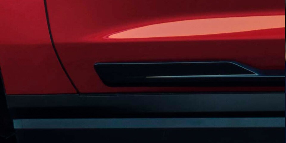 Molduras en negro brillante con acabado deportivo en tu nueva Cadillac Escalade-V 2023, camioneta grande de lujo