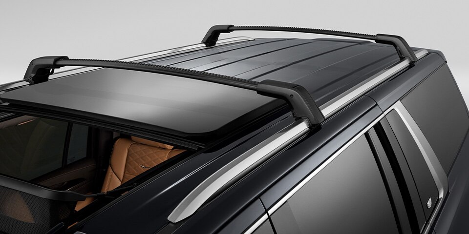 Exclusivos rieles de techo con acabado en negro en tu camioneta grande de lujo, nueva Cadillac Escalade-V 2023