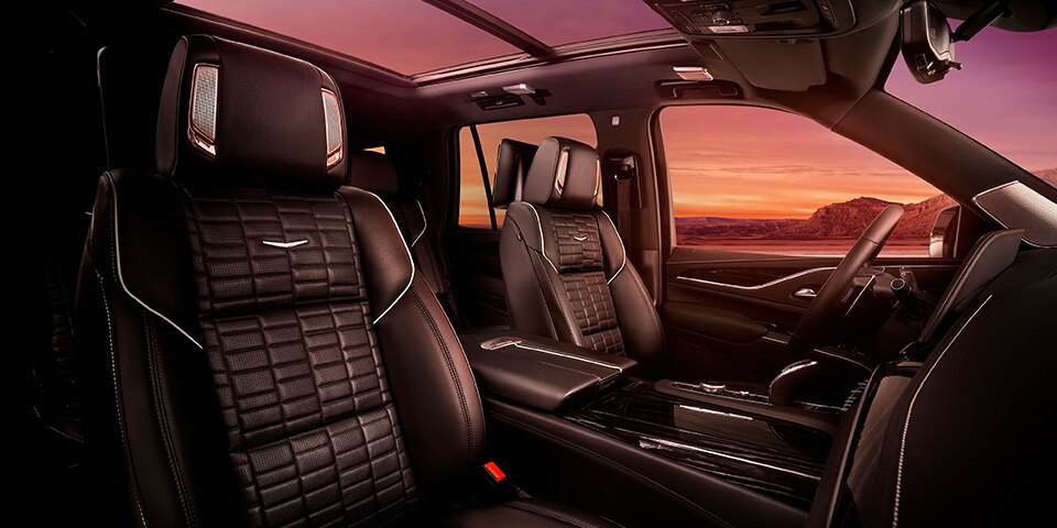 Elegantes asientos de piel DELUX con diseño exclusivo con patrón Mondrian V-Series en tu nueva Cadillac Escalade-V
