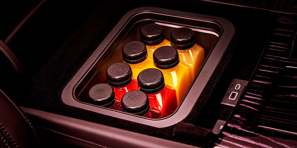 Consola central con enfriador de bebidas en tu camioneta grande de lujo, nueva Cadillac Escalade-V 2023